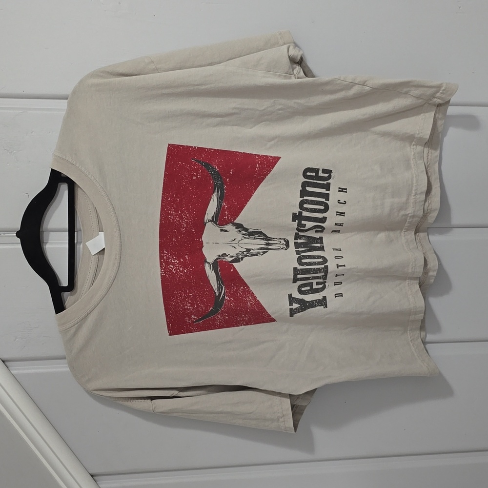 Yellowstone Dutton Ranch Cropped T-Shirt (size medium)